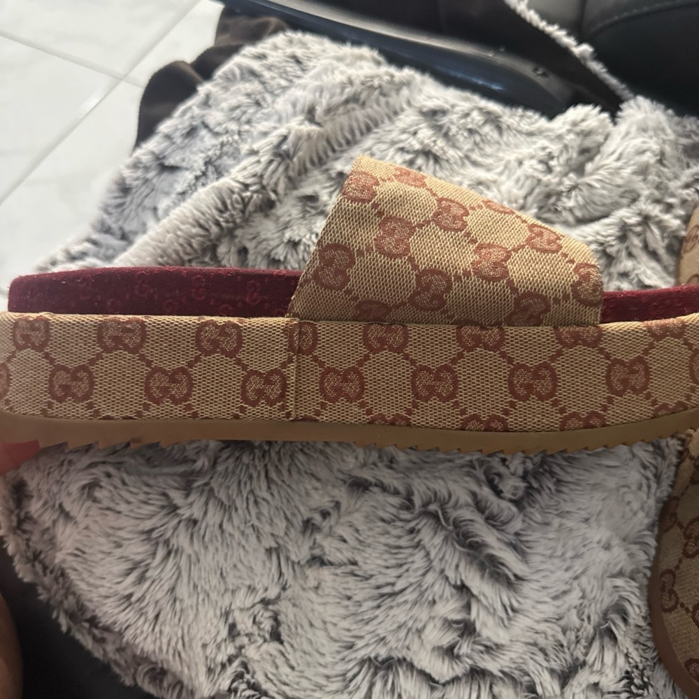 Gucci Beige and Burgundy Women's Slippers